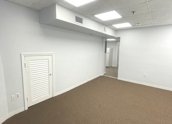 2 beds, 1 bath, 700 sqft, $3,200, Unit G3