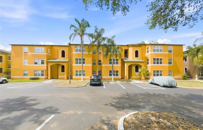Location! Beautifully located condo just minutes from Orlando International Airport,