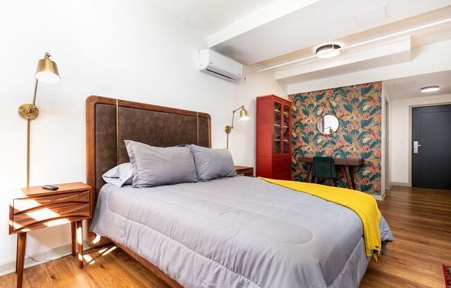 Studio, 1 bath, 300 sqft, $1,900, Unit Garden 1FL