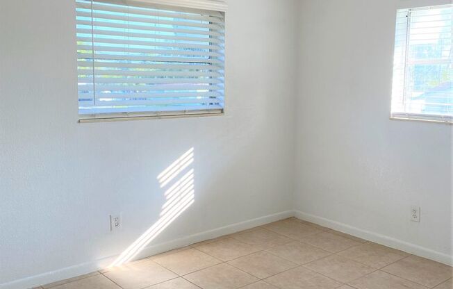 2 beds, 1 bath, $1,795, Unit D8