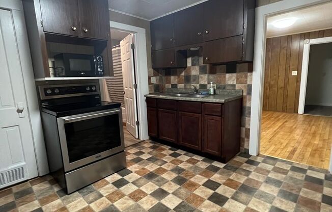 4 beds, 1 bath, $2,000