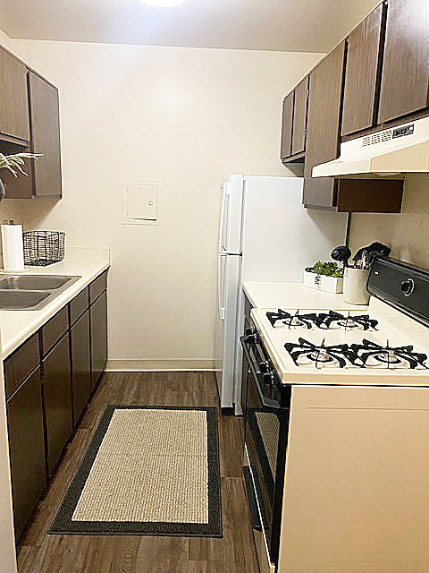 Kitchen with Gas Stove at Wood Creek Apartments in Kenosha, WI