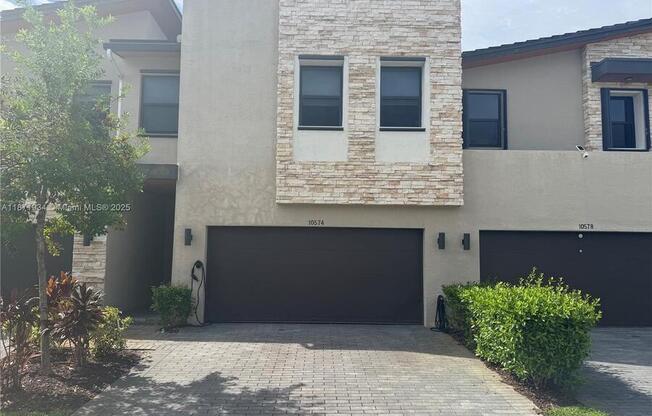 10574 NW 81 TERRACE