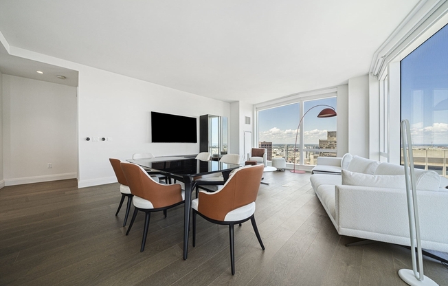 3 beds, 3 baths, 1,989 sqft, $16,800, Unit 5112
