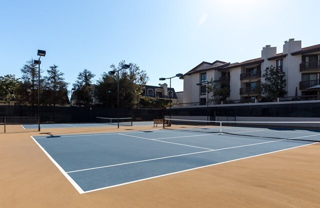 2BD Condo in Silicon Beach Area Available Soon!  Comes with Many Great Amenities!