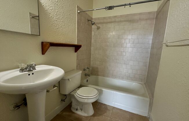 1 bed, 1.5 baths, $1,050, Unit Apt. 3