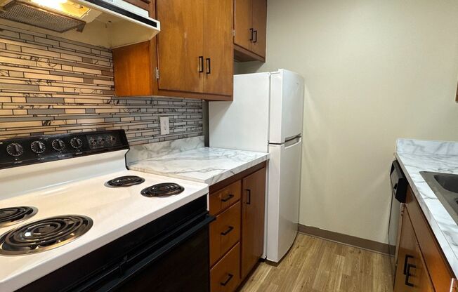 1 bed, 1 bath, $775, Unit 4