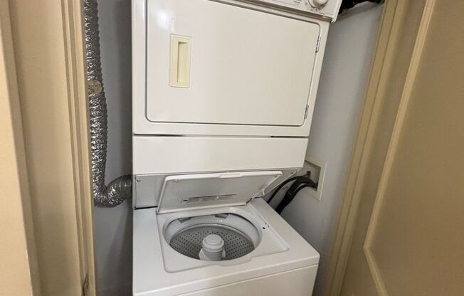 3 beds, 1 bath, 1,030 sqft, $1,850, Unit 1517 S. Theresa Ave. #207