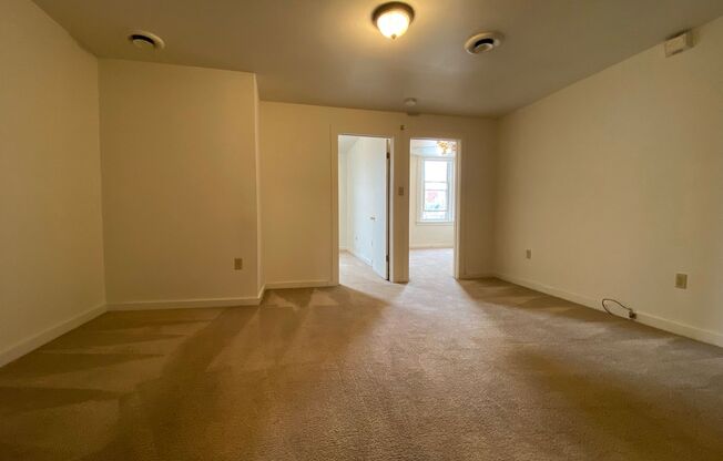 Fantastic Oakland 2Br! Great Location on the BLVD! Close to Pitt! Call Today!