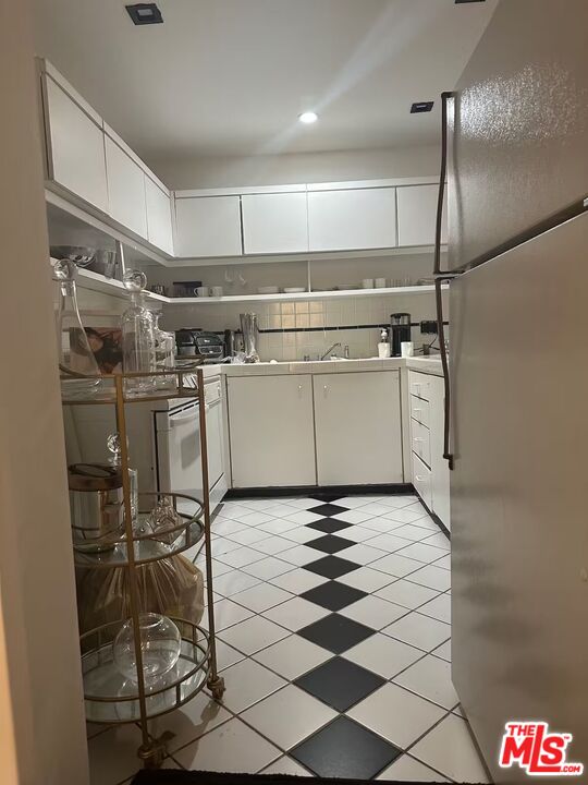 10433 Wilshire Blvd Apt 202