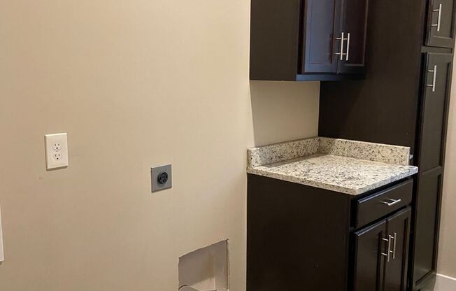 1 bed, 1 bath, 780 sqft, $905, Unit 423