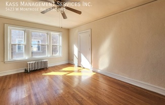 5423 W Montrose Ave