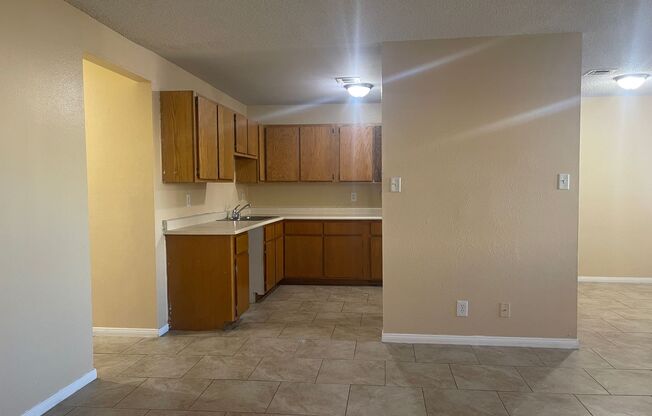 2 beds, 2 baths, $1,195, Unit UNIT A