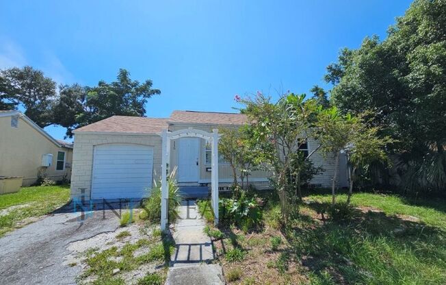 REDUCED $200!! Cute 3/1 with updated kitchen & bath, enclosed front lanai & one car garage!!