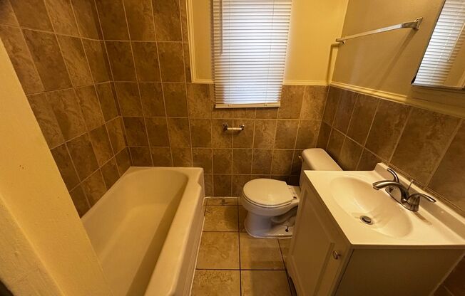 1 bed, 1 bath, $995, Unit 0040BTH