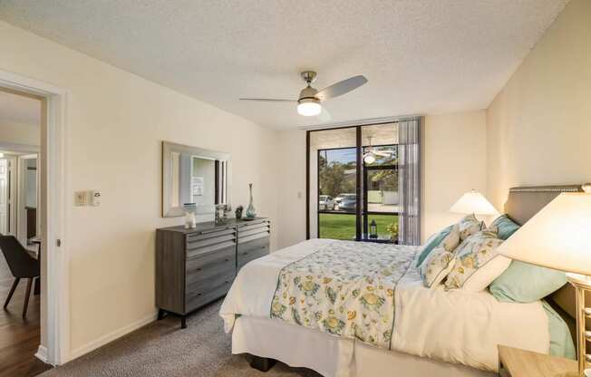 Lakeside Glen Apartments