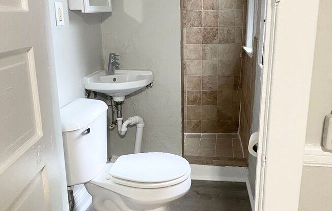 1 bed, 1 bath, 370 sqft, $950, Unit Unit 11