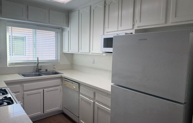 2 beds, 1 bath, 806 sqft, $2,540, Unit 5041A