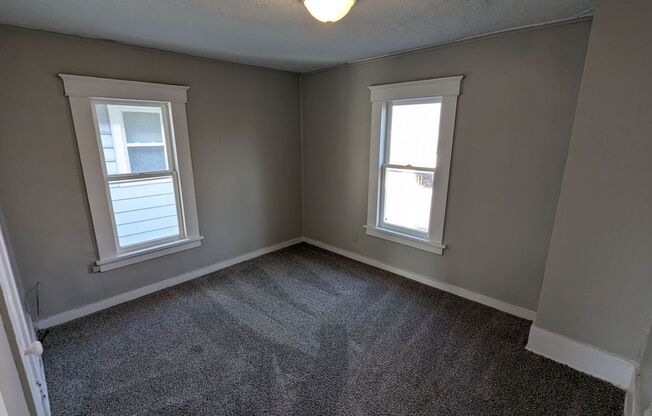 3 beds, 1 bath, $995