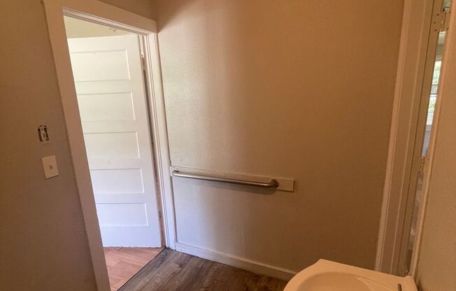 2 beds, 1 bath, $800