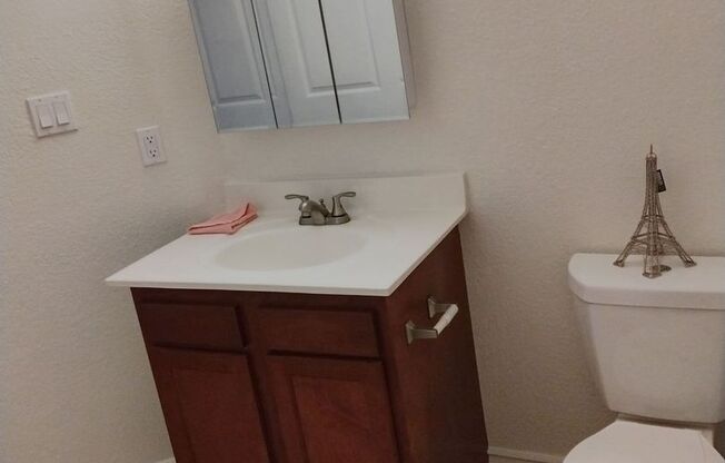 2 beds, 2 baths, 984 sqft, $1,700, Unit 221