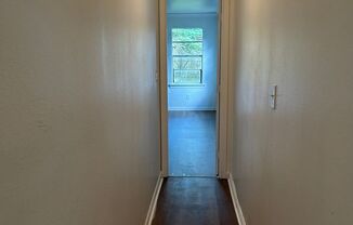 3 beds, 1 bath, $900