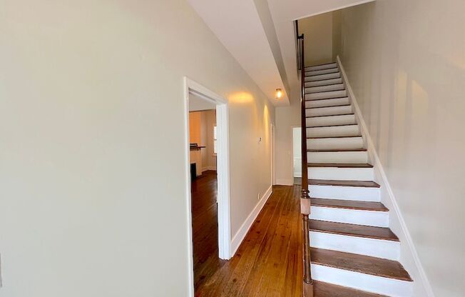 2 BED | 2.5 BATH | DOWNTOWN LIVING | PRIVATE COURTYARD | WALK TO EVERYTHING