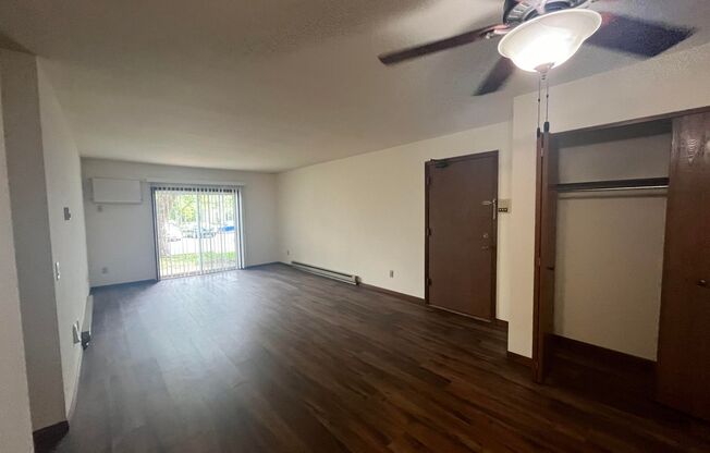 2 beds, 1 bath, 965 sqft, $1,725, Unit 7741RB