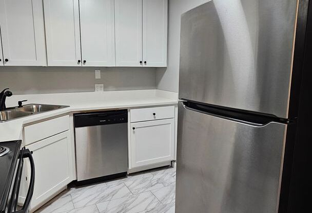 2 beds, 2 baths, 925 sqft, $1,300, Unit 119