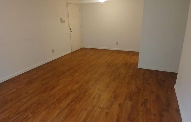 2 beds, 1 bath, 900 sqft, $1,250, Unit 11468-201