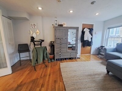 21 Moon St