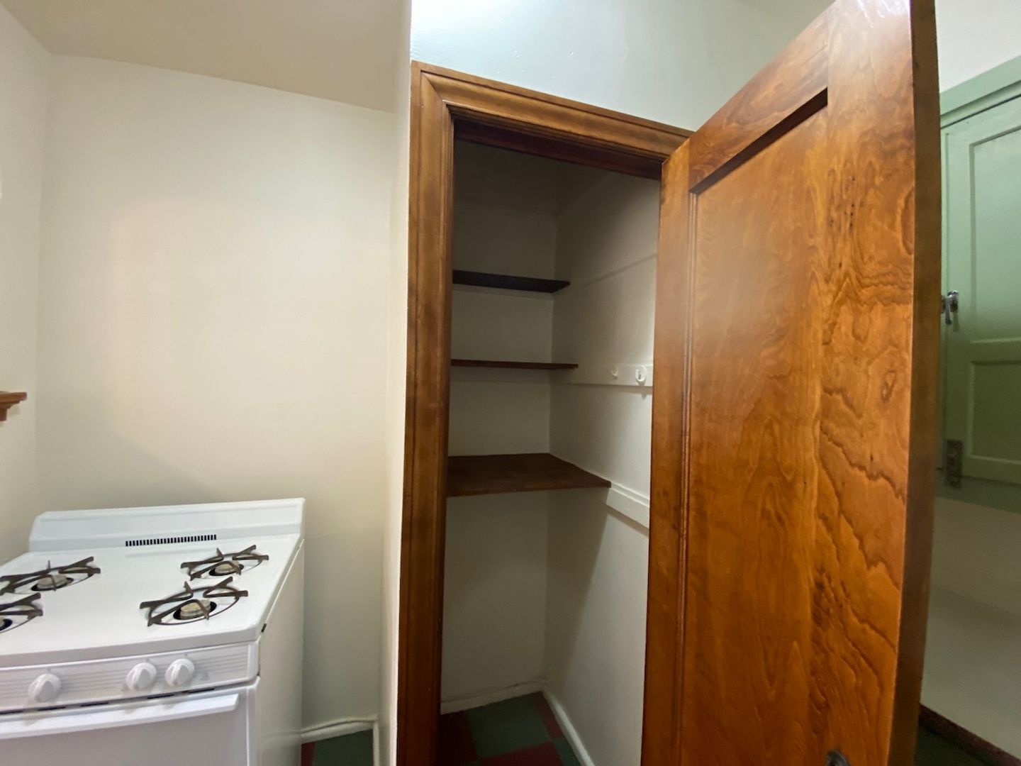 Studio, 1 bath, 400 sqft, $805, Unit 116