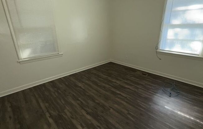 3 beds, 1 bath, $975