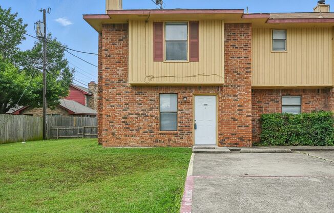 Charming 2 bedroom/townhouse
