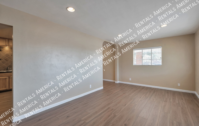 2606 N TYNDALL AVE