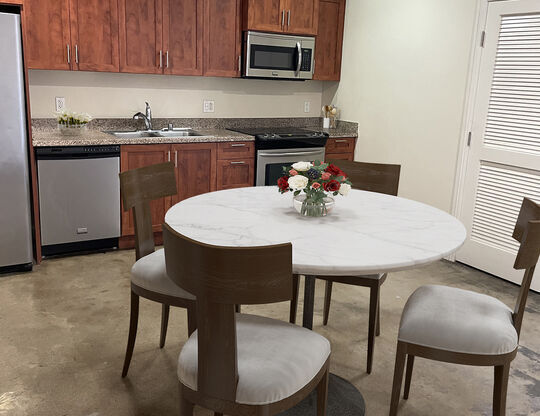 Studio, 1 bath, 691 sqft, $1,875, Unit 606