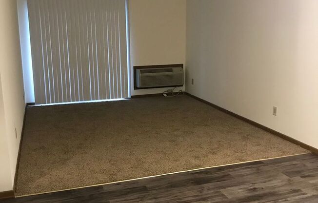 3 beds, 1 bath, 1,040 sqft, $1,695, Unit 3164-206