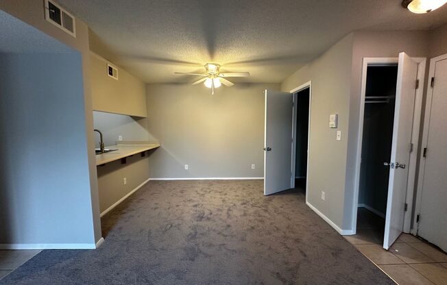 1 bed, 1 bath, 755 sqft, $1,100, Unit 5728E