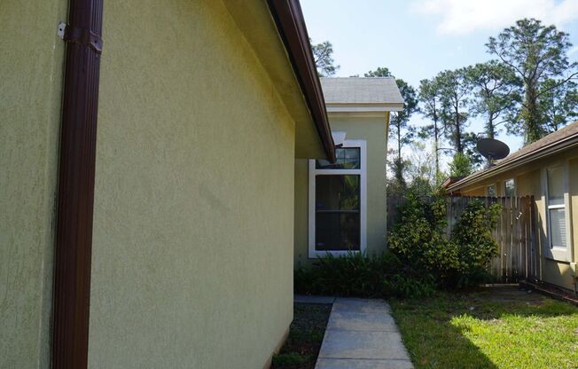 3 Bed/2 Bath/ 2 Car Garage Home In Villas At Cross Creek