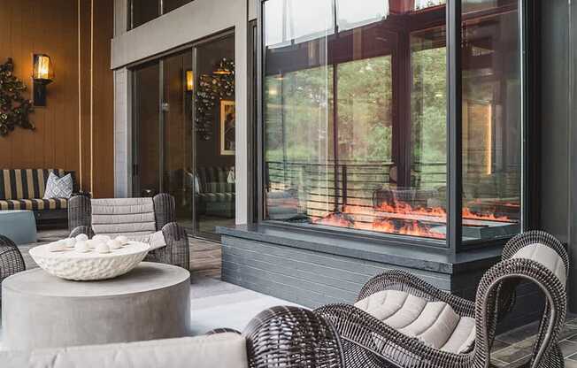 Cumberland apartments in Atlanta, GA | Vinings Lofts and Apartments | clubroom porch