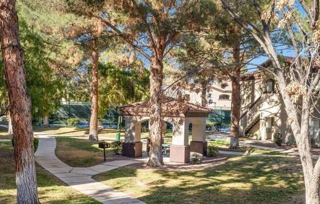 Single story condo conveniently locates just South of The Strip