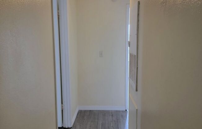 2 beds, 1 bath, $1,275, Unit # 2-308