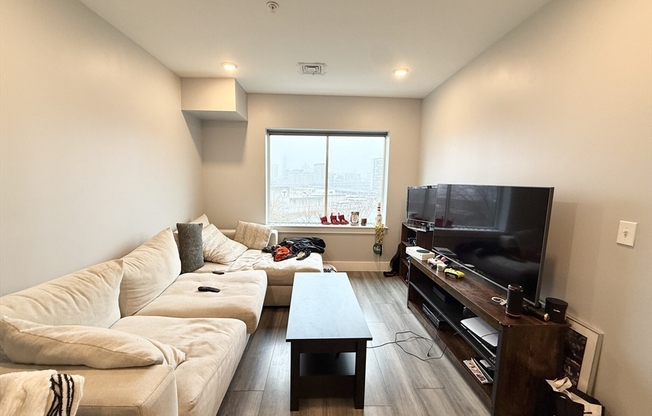 2 beds, 2 baths, 955 sqft, $4,350, Unit 609