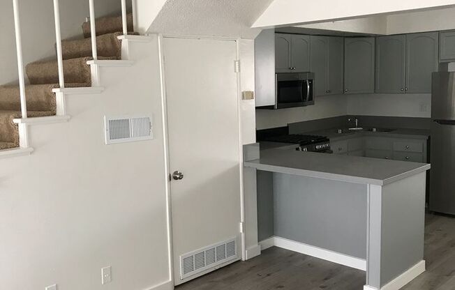 2 beds, 2 baths, 860 sqft, $3,850