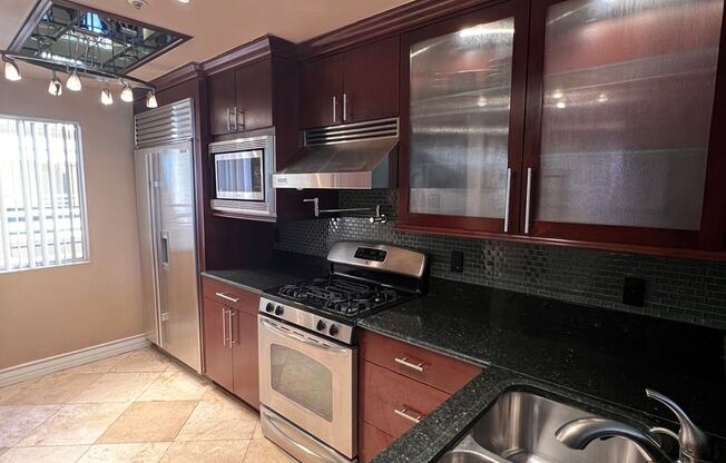 2 beds, 2 baths, $2,000, Unit # 334