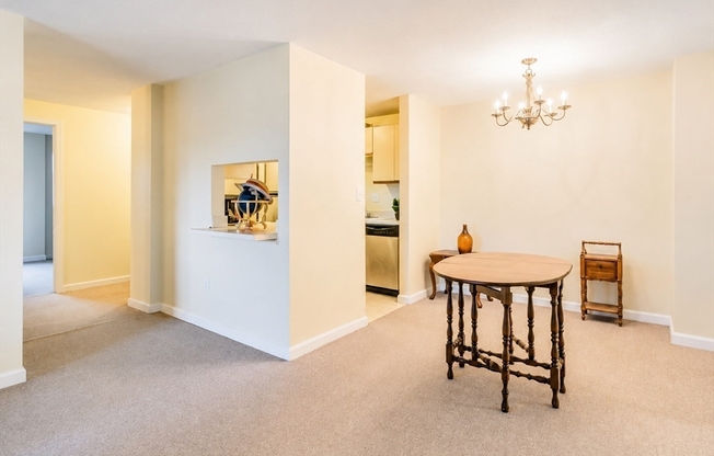 2 beds, 1.5 baths, 915 sqft, $3,700, Unit 602