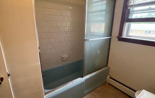 2 beds, 1 bath, 903 sqft, $1,250, Unit B-8