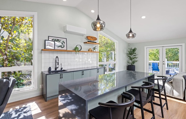 Community Kitchen at 2000 Lake Washington Apartments in Washington  98056