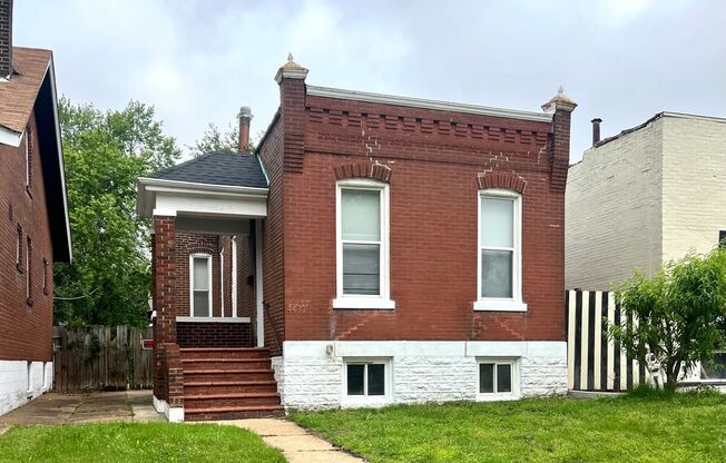Charming 2 Bedroom, 1 Bath Brick Home in St. Louis! Presented By Tiffany Gerling’s Team