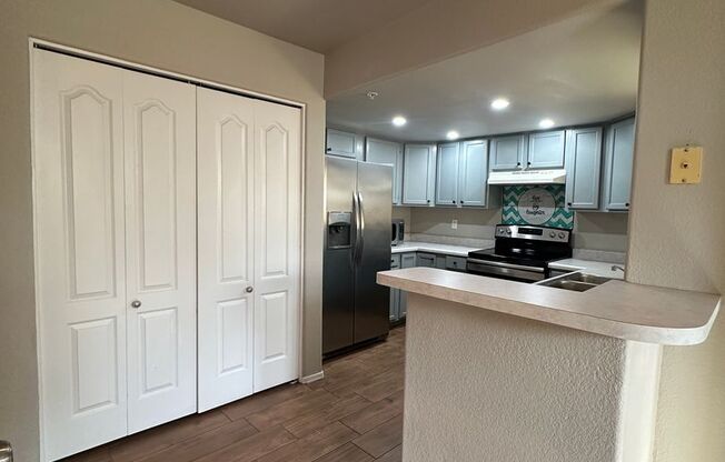 2 beds, 2.5 baths, $1,875, Unit Unit 113